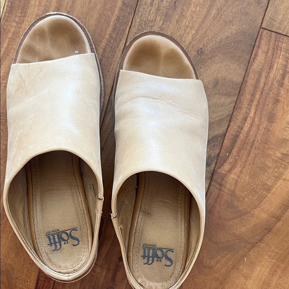 Sofft Tan Slides